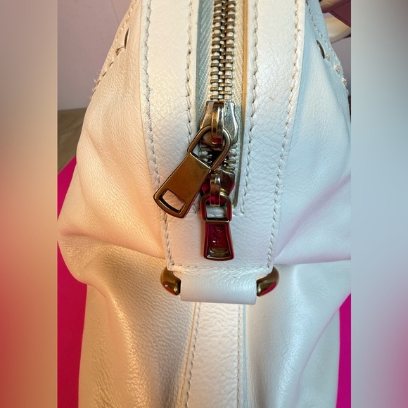 Yves Saint Laurent Black and Gold Interior - Picture 13 of 15